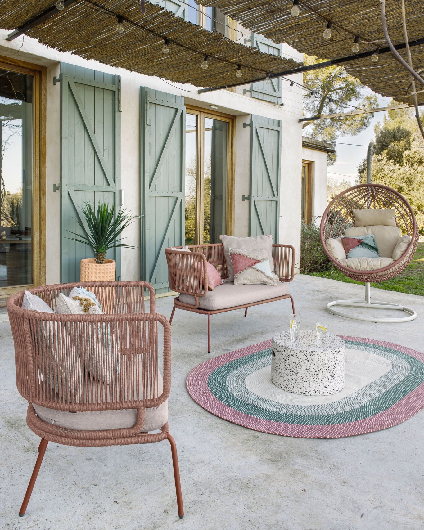 11 muebles y complementos muy top para convertir la terraza en el nuevo