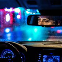 La factura médica que le dejó el cáncer casi le arruina. Ahora conduce un Uber cada noche para sobrevivir, con 76 años, medio pulmón y un marcapasos