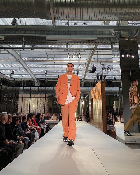 Burberry estrena una cara mucho más urbana con el debut de Riccardo Tisci en Londres