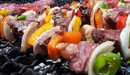 Cada familia gasta una media de 4.400 euros anuales en comida y bebida