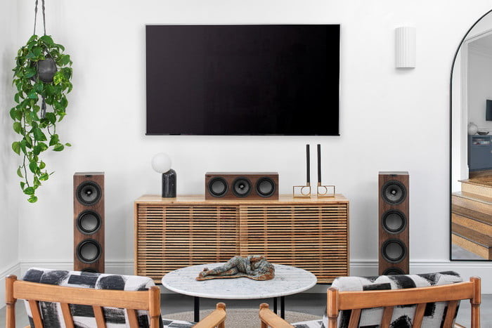 KEF renueva su gama de altavoces Q Series con un nuevo canal central más compacto y versátil