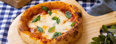 Receta de pizza margarita casera, la más italiana y fácil que existe