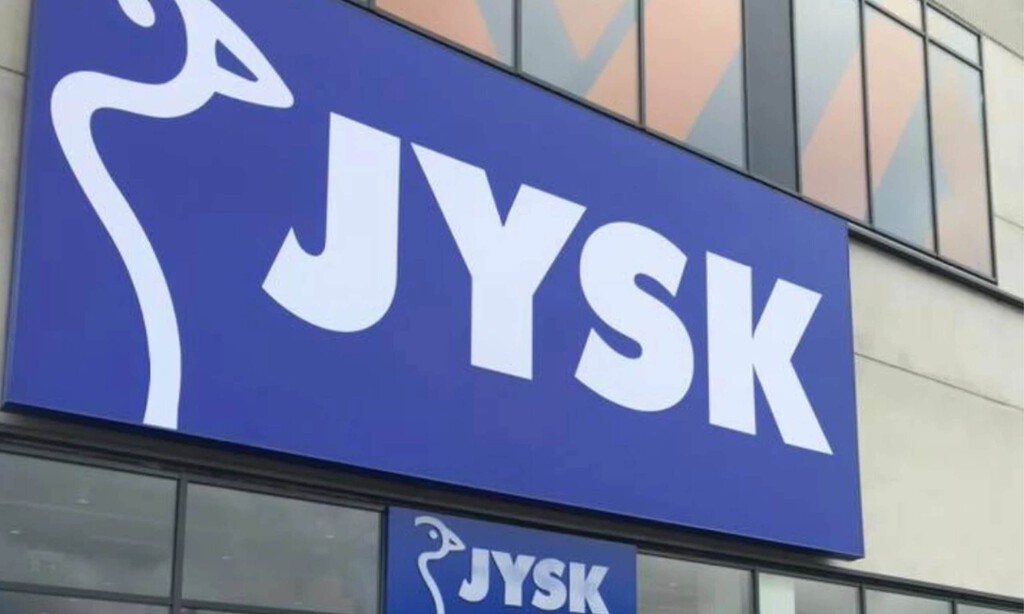 Este cenador de JYSK está rebajado y te permitirá disfrutar del jardín o la terraza este verano sin que te moleste el sol