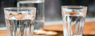 Mito dos "dois litros de água por dia" desmorona: um erro de 1945 que a ciência agora tenta corrigir 