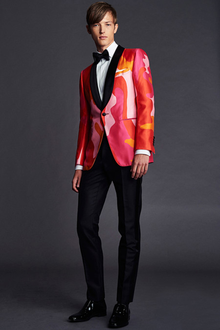 La colección Resort 2016 de Tom Ford apuesta por chaquetas de estampados no aptas para pusilánimes
