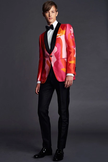 La colección Resort 2016 de Tom Ford apuesta por chaquetas de estampados no aptas para pusilánimes