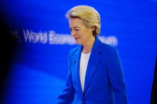 União Europeia cede e aceita tarifa de 15% dos EUA / Imagem: World Economic Forum