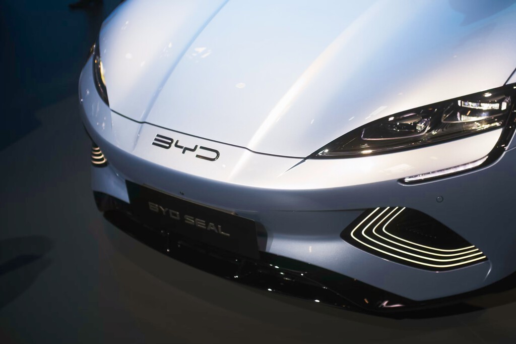 La UE y China han iniciado una guerra arancelaria por los coches eléctricos chinos. Y España tiene mucho que perder