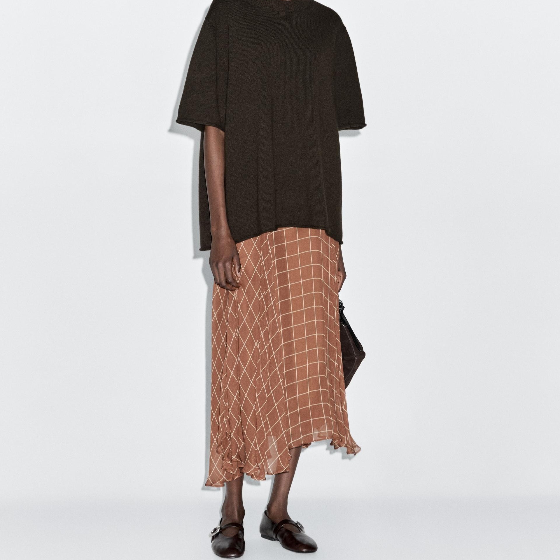 Falda larga fluida detalle cuadros

