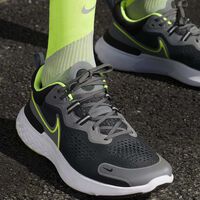 Ahorra en tus compras navideñas con las ofertas en zapatillas de Sprinter en primeras marcas: Adidas, Nike, Converse y más  