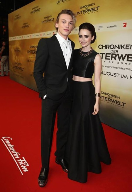 Va a ser qeu Lily Collins y Jamie Campbell-Bower sí que han vuelto, ¡y con ganas!