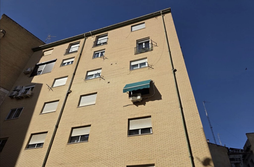 Quiero instalar un aire acondicionado, pero no tengo espacio y el patio parece la mejor opción. Esto es lo que dice la Ley 