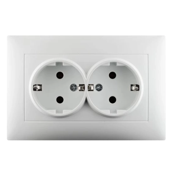 Enchufe monoblock doble LIKA color blanco
