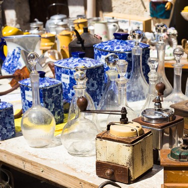 Este domingo se celebra un mercadillo en uno de los pueblos más bonitos de la Sierra de Madrid: antigüedades y piezas vintage a menos de una hora de la capital 