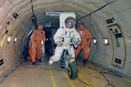 Así fue la moto eléctrica que pudo sustituir al Rover lunar y que acabó en un cajón olvidado de la NASA