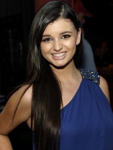 Rebecca Black: subirlo o no subirlo a Youtube, esa es la cuestión