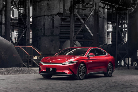 El BYD Han EV es el coche eléctrico chino de lujo que llegará a Europa en 2020 con 5G y promete una batería revolucionaria