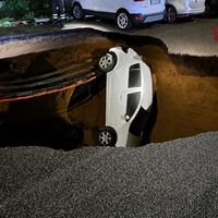 Uma cratera engoliu 2 carros; arqueólogos acabavam de descobrir o motivo: um labirinto de 15 quilômetros sob as ruas de Roma 