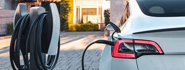 Las ayudas al coche eléctrico se prorrogan sin cambios, así que algunas marcas te descuentan el importe en la compra. Pero con sus condiciones