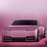 Anuncios sin coches y acusaciones de ser 'woke'. A Jaguar se le ha ido la olla con su nueva imagen y tiene que dar marcha atrás si quiere salvar su legado 