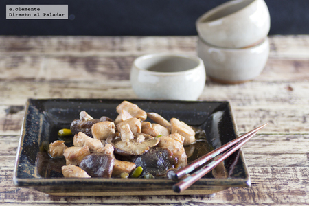 Pechuga de pollo con shiitake, pistachos y cerveza. Receta