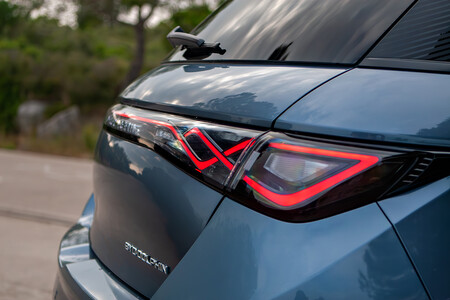 BYD Dolphin 2025 pilotos traseros