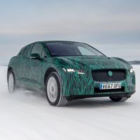 El Jaguar I-PACE promete la carga de sus baterías al 80 % en menos de 45 minutos