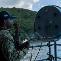 "Cabeça explodindo por dentro": EUA estrearam uma arma invisível na Venezuela e os sintomas desafiam o que sabíamos sobre guerra sônica 