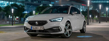 Probamos el SEAT León que yo me compraría: el compacto de siempre quiere que no te compres un SUV