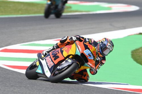 ¡De infarto! Remy Gardner le gana la carrera a Raúl Fernández por 14 milésimas para seguir líder de Moto2