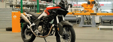 Una trail española rollo dakariano por 3.600 euros. El abaratamiento de las motos está siendo tan bestia que las motos son ya casi un regalo