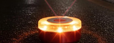 Han analizado la intensidad luminosa de las balizas V16 homologadas más populares y sorprende cuántas aprueban por los pelos