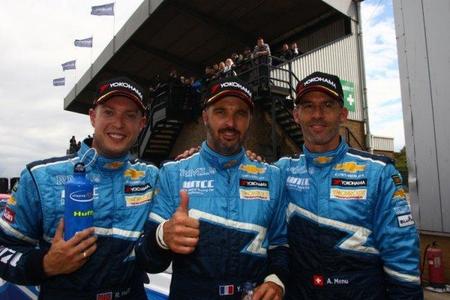 Chevrolet domina en Donington Park. Pole para Yvan Muller