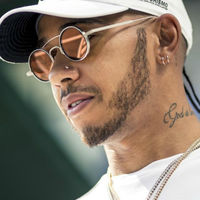 Todos queremos ser como Lewis Hamilton y poseer una colección de autos exóticos con bajo kilometraje 