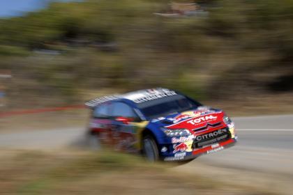 Sébastien Loeb ningunea al resto de pilotos