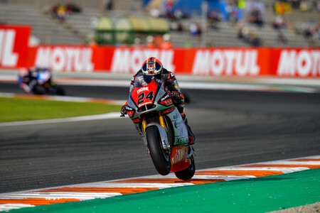 ¡Sorpresa! Simone Corsi le da a MV Agusta su segunda pole seguida en Valencia y Raúl Fernández se cae
