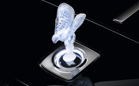 Los coches de Rolls-Royce se quedan sin el Espíritu del Éxtasis iluminado: Europa prohíbe su uso
