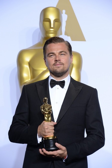 Una esteticista voló desde Australia para hacer las cejas de Leonardo DiCaprio (y que estuvieran perfectas en los Oscars)