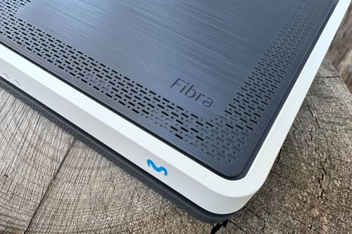 Foto de un router de Movistar