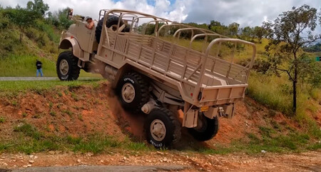 Mamute es un camión Mercedes-Benz 6x6 convertido en bestia todoterreno gracias a su suspensión boomerang