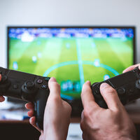 La psicología explica el efecto del backlog: por qué el aumento de precios en PS5 y Xbox te hace valorar los juegos que ya tienes