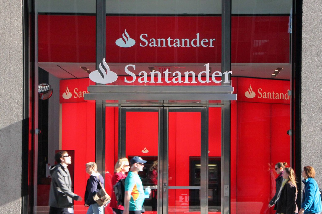 Un problema informático en el Banco Santander muestra cobros por duplicado. No es un ciberataque, asegura el banco 