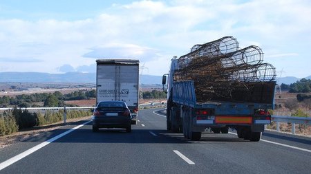 La DGT escucha nuestras plegarias y pide circular por el carril derecho en vías rápidas