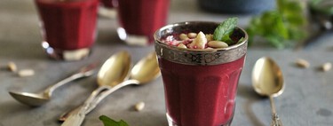 Gazpacho de remolacha: receta saludable y fresquita para llenar de color tus cenas de verano 