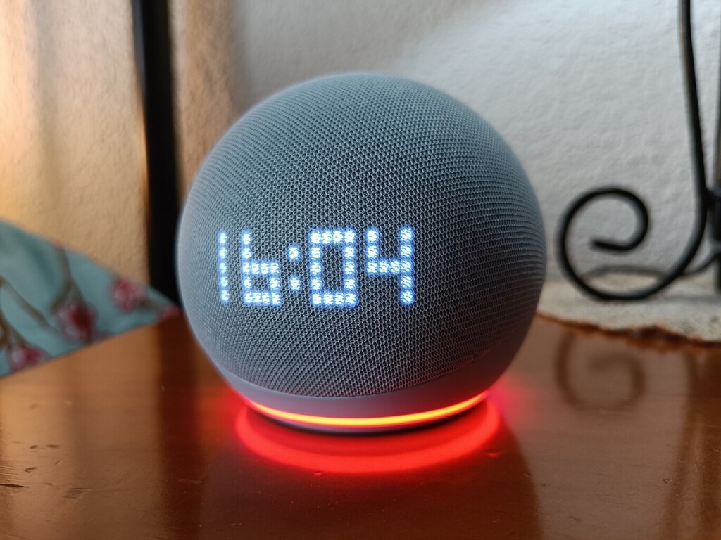 Cuando llego a casa tarde, lo último que quiero es despertar a los míos mientras interactúo con Alexa: así hago que susurre