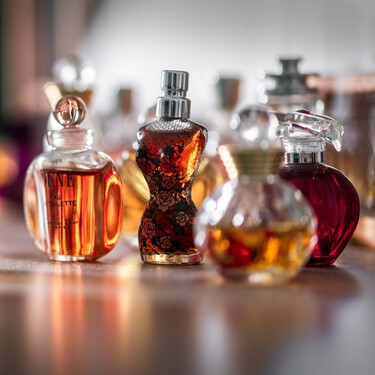 Los 32 mejores perfumes para mujer 2026: huelen espectacular y no pasan desapercibidos