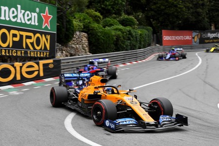 Carlos Sainz hizo el adelantamiento de la carrera en Mónaco y ya es líder del otro mundial de Fórmula 1