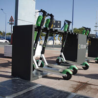 Sevilla ya tiene su primer punto de carga solar para patinetes y bicicletas eléctricas