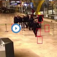 Tres policías salvan la vida de un bebé que se estaba asfixiando, tras practicarle las maniobras de reanimación