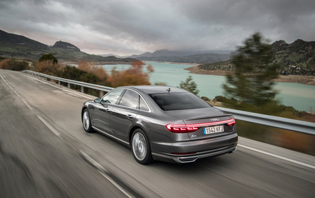 Audi A8 2018 trasera dinámica
